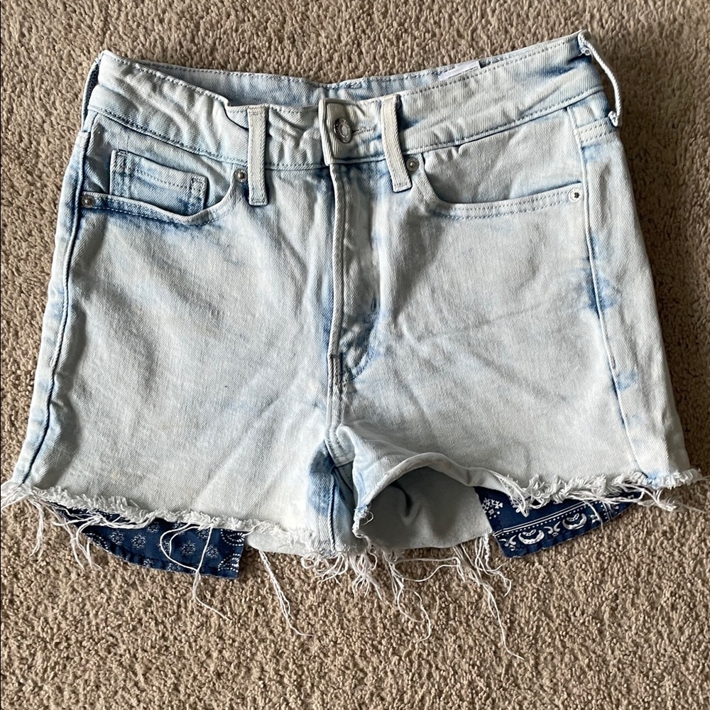 Old Navy Light Blue Denim Women Shorts With Blue Pockets